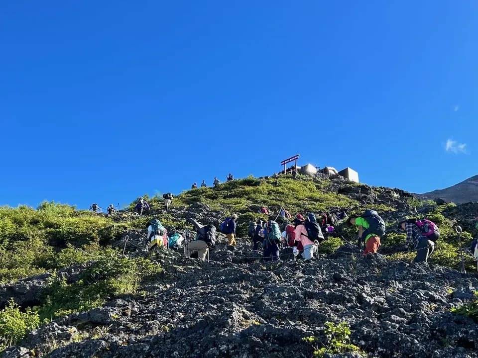 富士山登頂之旅｜七合目東洋館・吉田口經典路線・新宿來回